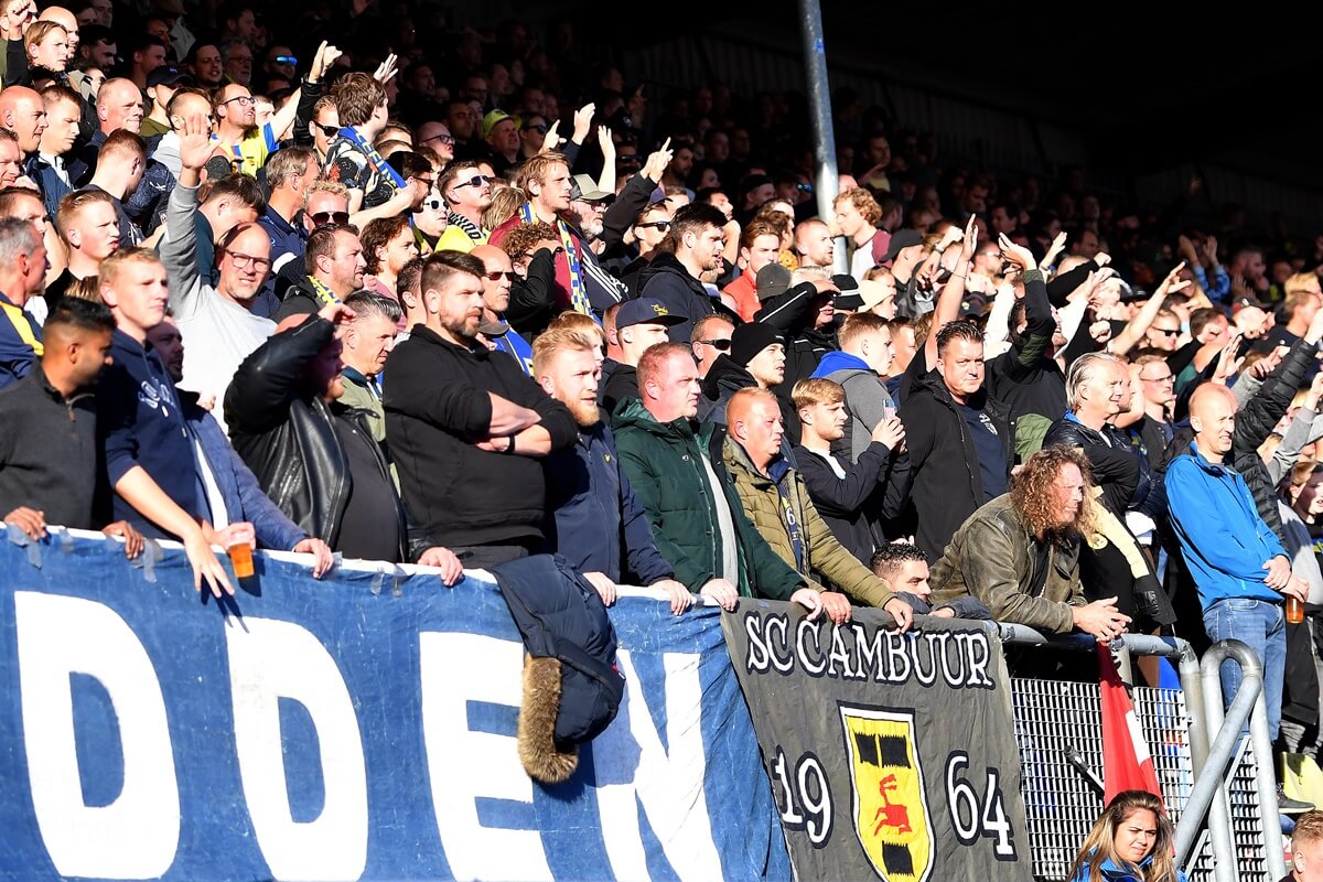 Harde Kern Cambuur Slaat Handen Ineen Met Psv Fans Voor Protest