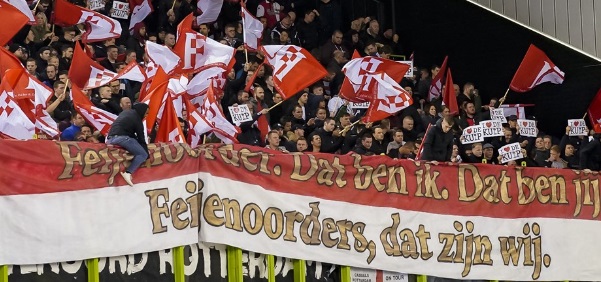 Foto: ? Feyenoord-fans herdenken Coun Moulijn op adembenemende wijze