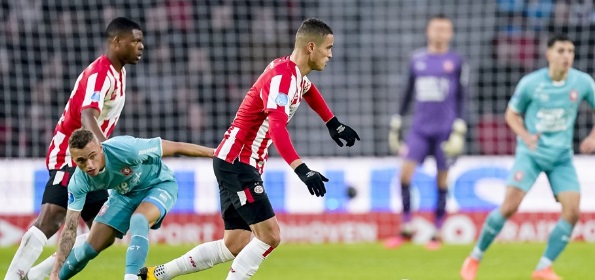 Foto: PSV bereikt nieuw dieptepunt na peperdure rode kaart Afellay