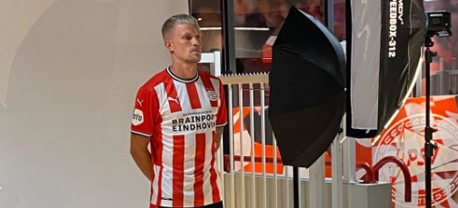 Foto: Opstelling PSV: Linksback Max debuteert gelijk