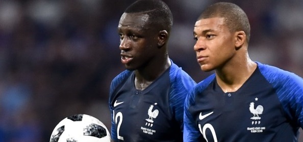 Foto: Mbappé komt met subliem hakje tijdens Franse galavoorstelling (?)