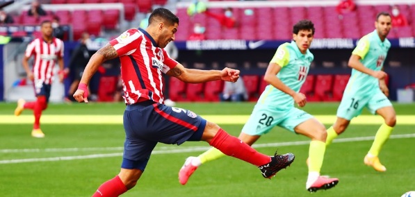 Foto: Suárez opent met kunststukje de score in Madrileense derby (?)