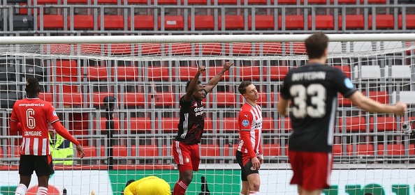 Foto: Kijkers PSV-Feyenoord: “Kan er echt he-le-maal niets van”