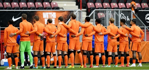 Foto: Nederland keert zich tégen Oranje: “Bye”