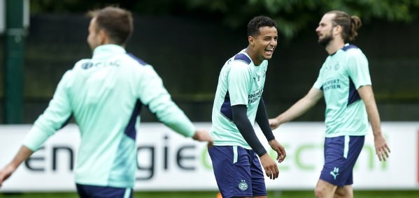 Foto: Ihattaren verbaast op PSV-training: ‘Het schijnt..’