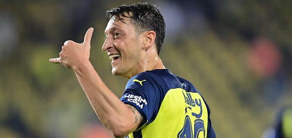 Foto: ‘Mesut Özil dreigt met bliksemtransfer’