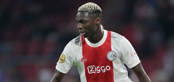 Foto: Daramy moet doel uitstellen door Ajax-drukte