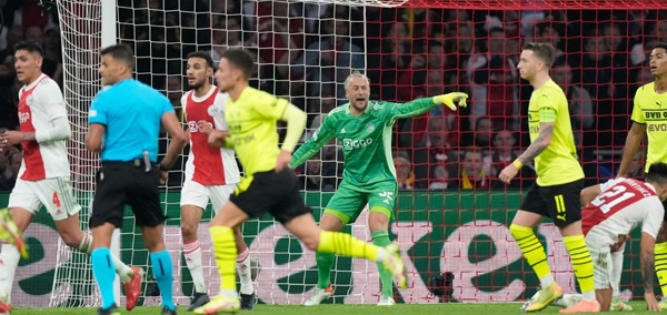 Foto: ‘Dan is het een klotewedstrijd, maar niet voor Ajax’