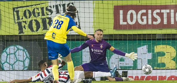 Foto: Cambuur duwt Willem II verder het moeras in