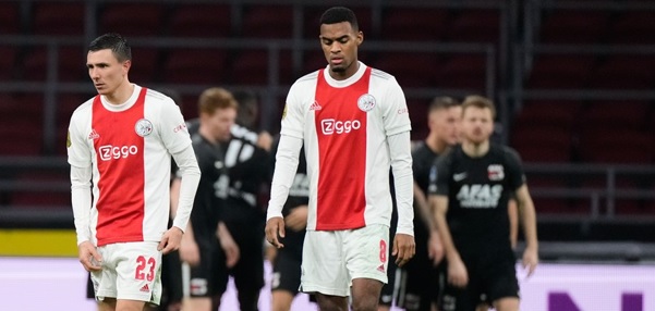 Foto: Ajax gooit koppositie te grabbel met pijnlijke nederlaag