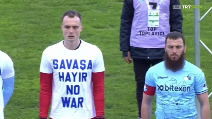 Foto: Ophef om Nederlander: als enige géén No War-shirt