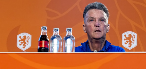 Foto: Bizarre blunder Van Gaal op persco met ‘ontslag-uitspraak’