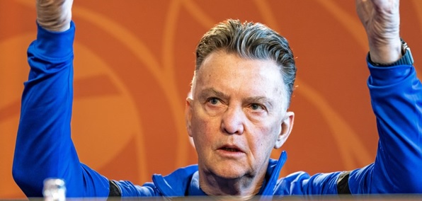 Foto: Perschef grijpt in na vraag Hélène: Van Gaal mag niet antwoorden