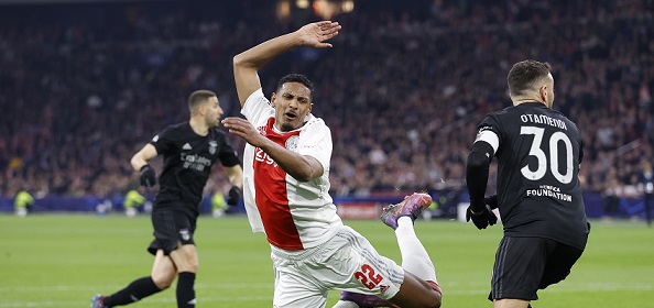 Foto: Ajax-droom gaat in rook op na blunder Onana