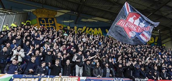 Foto: Willem II-bus opgewacht, selectie maakt mooi gebaar