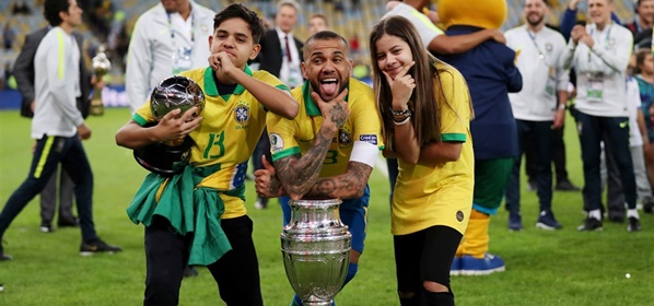 Foto: Dani Alves hoopt op Ajax-transfer