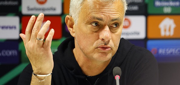 Foto: Geïrriteerde Mourinho reageert niet op vragen over Man United of Ten Hag (?)