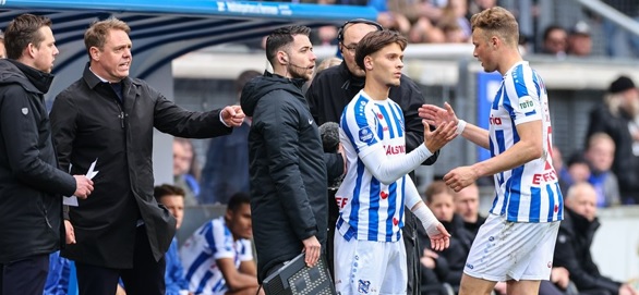 Foto: Heerenveen-debutant: “Mijn moeder moest huilen”