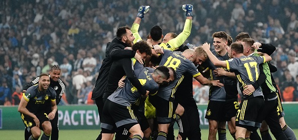 Foto: Feyenoord: grote schermen in De Kuip