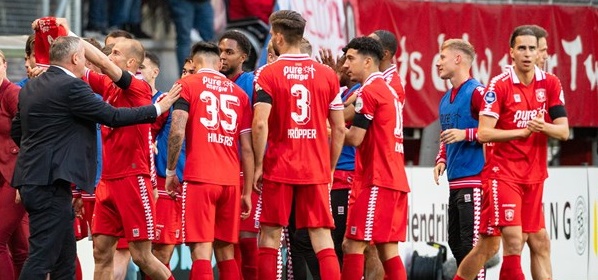 Foto: Twente eindigt als vierde tijdens emotionele avond, AZ geeft het weg in Utrecht