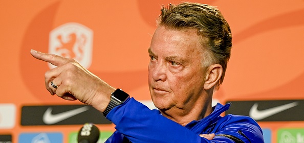 Foto: Van Gaal verwijst Oranje-duo naar tribune