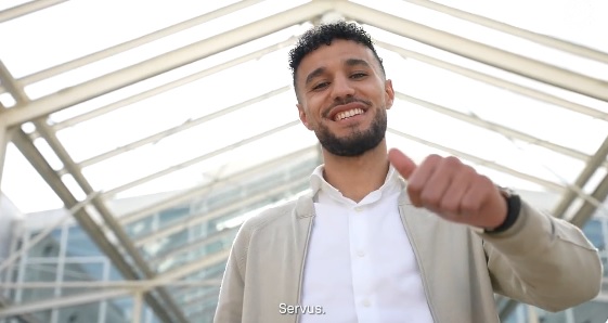 Foto: Mazraoui eist eerste ‘slachtoffer’ bij Bayern München