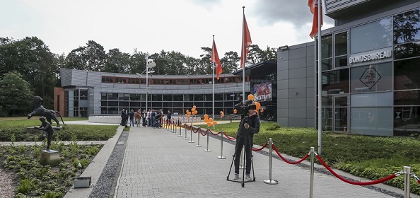 Foto: KNVB schrikt: ‘Klap in het gezicht van voetbal’