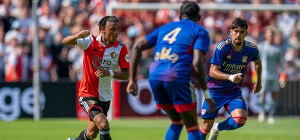 Foto: Kijkers Feyenoord-OL gaan los: ’50 miljoen!’