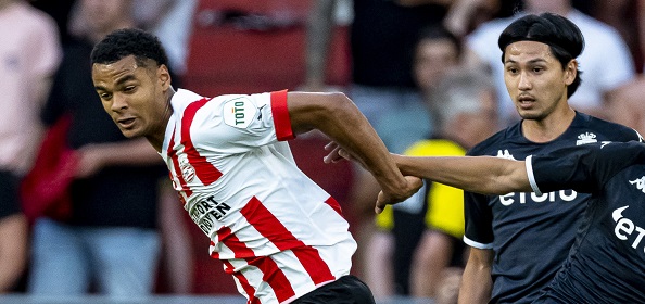 Foto: PSV-kijkers gaan massaal los over Gakpo