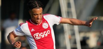 ‘Getalenteerde Ajax-spits vertrekt uit Amsterdam’