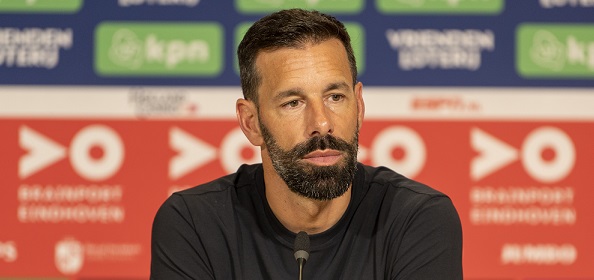 Foto: Van Nistelrooy spreekt Veerman aan: ‘Dat hoeft niet via de media’