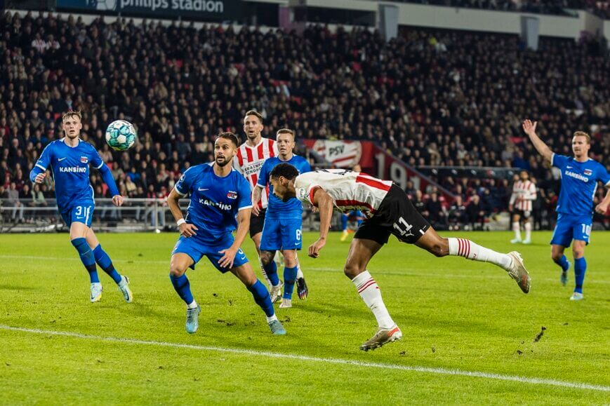 Foto: Gakpo treurt na gemiste PSV-kans