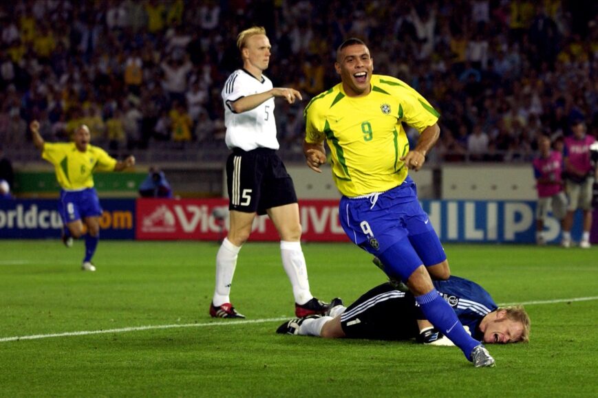 Ronaldo scoort (Brazilië - Duitsland 2002)