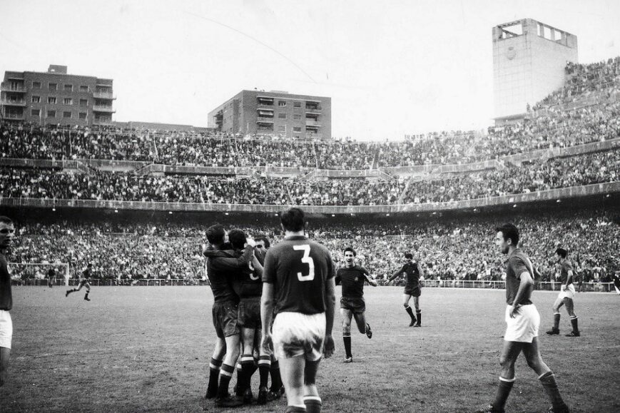 Spanje viert een doelpunt in de EK-finale van 1964