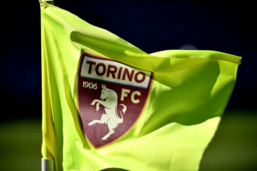 Het logo van Torino op een cornervlag