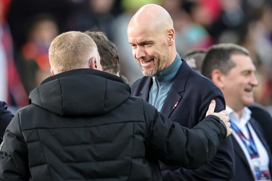 Foto: Ten Hag furieus op arbiter: “Mag gewoon niet”