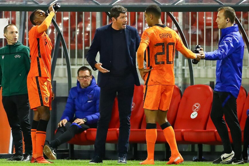 Erwin van de Looi en Cody Gakpo (Jong Oranje)