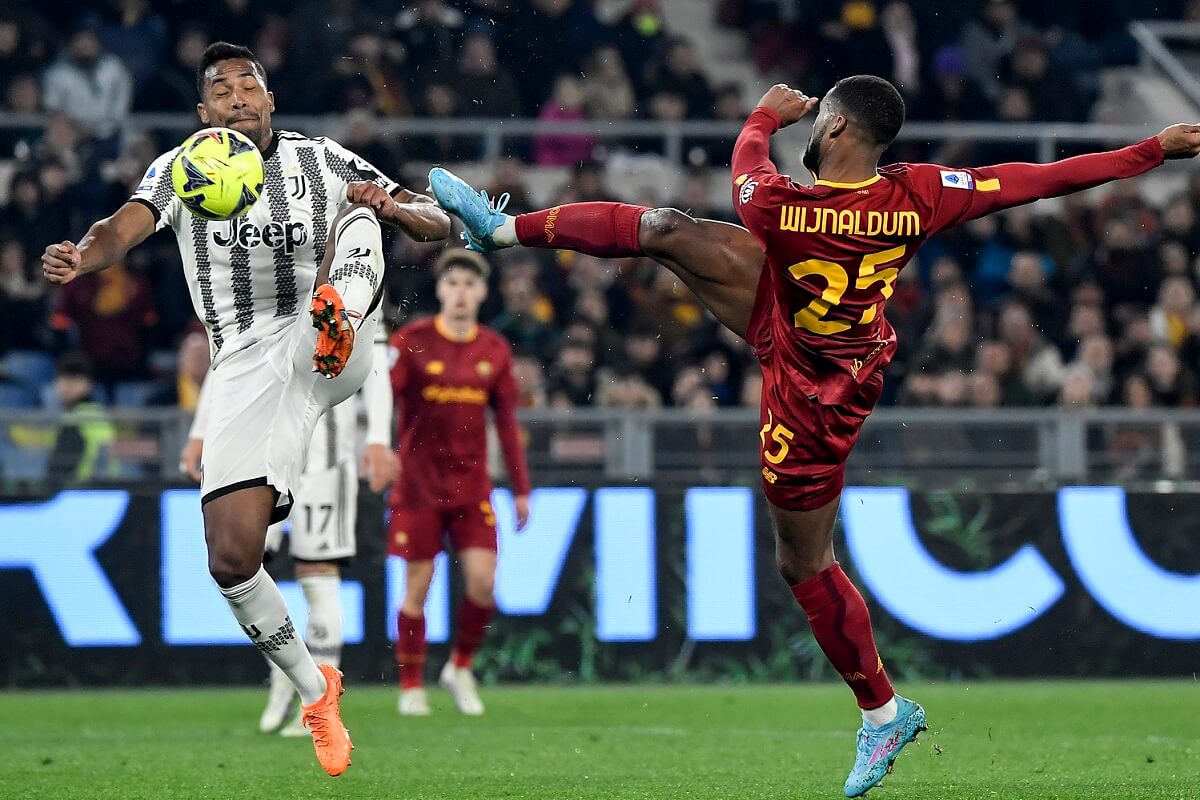 Wijnaldum batte la Juventus con la Roma