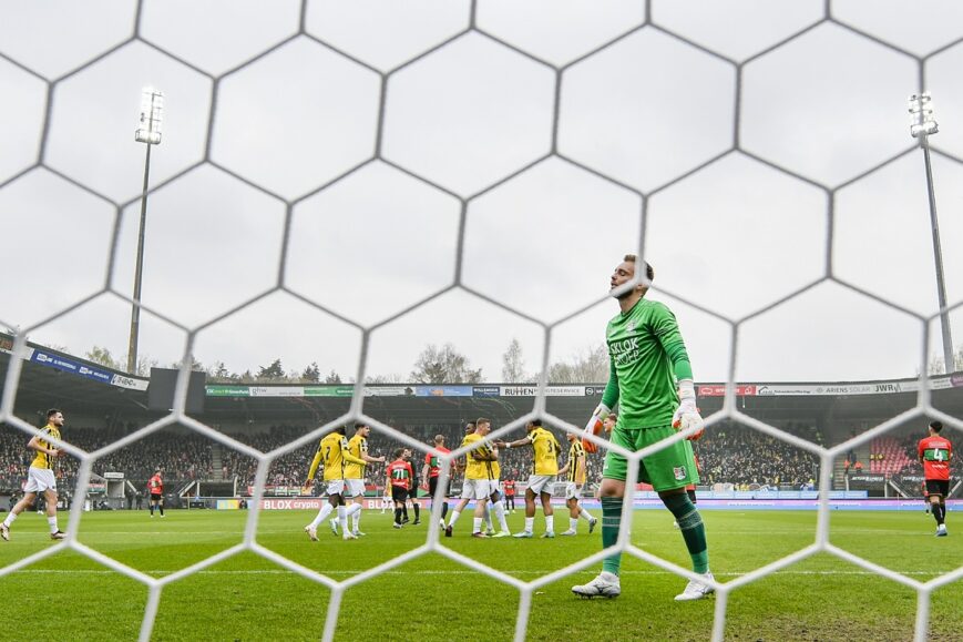 Foto: Cillessen zegt ‘sorry’ na derby-zeperd