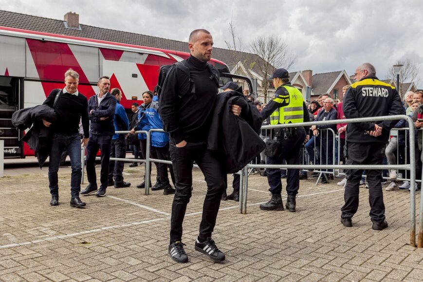 Foto: ‘Ajax moet Heitinga wegsturen na PSV-drama’