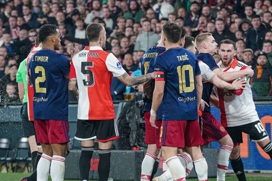 Foto: Bom barst: spelers zijn er helemaal klaar mee