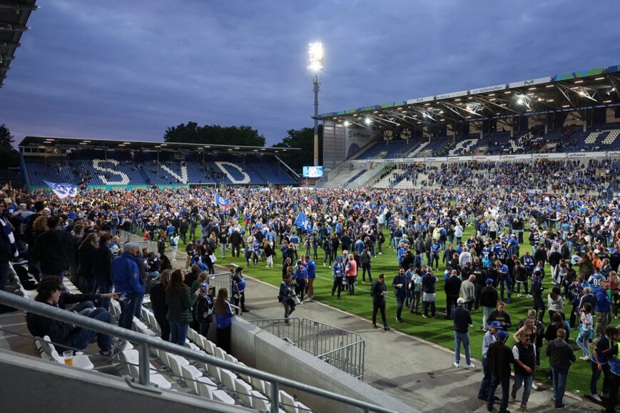 Fans van SV Darmstadt 98 vieren promotie