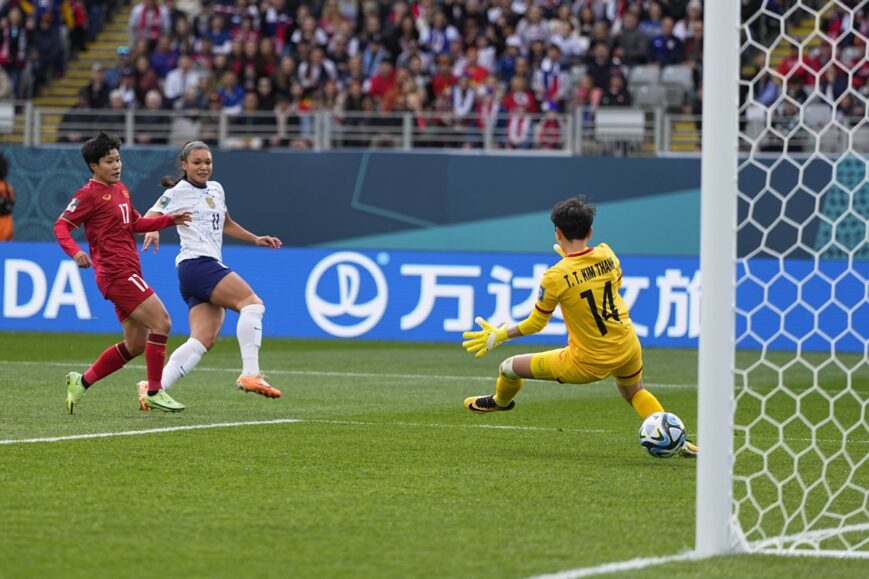 Foto: Titelverdediger Verenigde Staten ruim langs Vietnam in poule Oranje Leeuwinnen