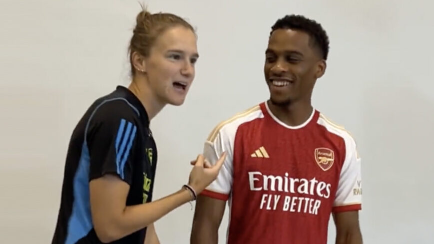 Foto: Miedema heet Timber welkom bij Arsenal: “Maar zie liever je broer”