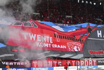 FC Twente fans laten zich horen in Manchester: ‘Magisch’