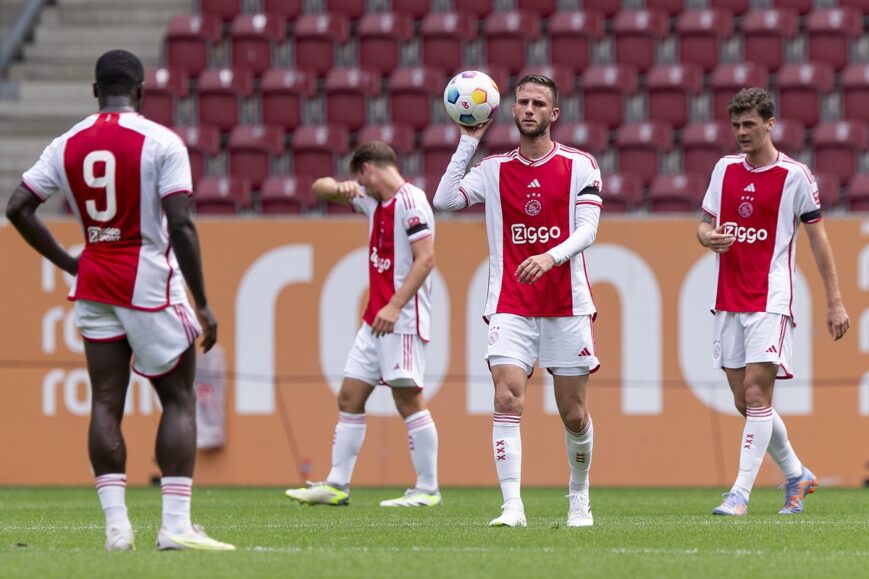 Foto: Ajax-spelers massaal ontevreden