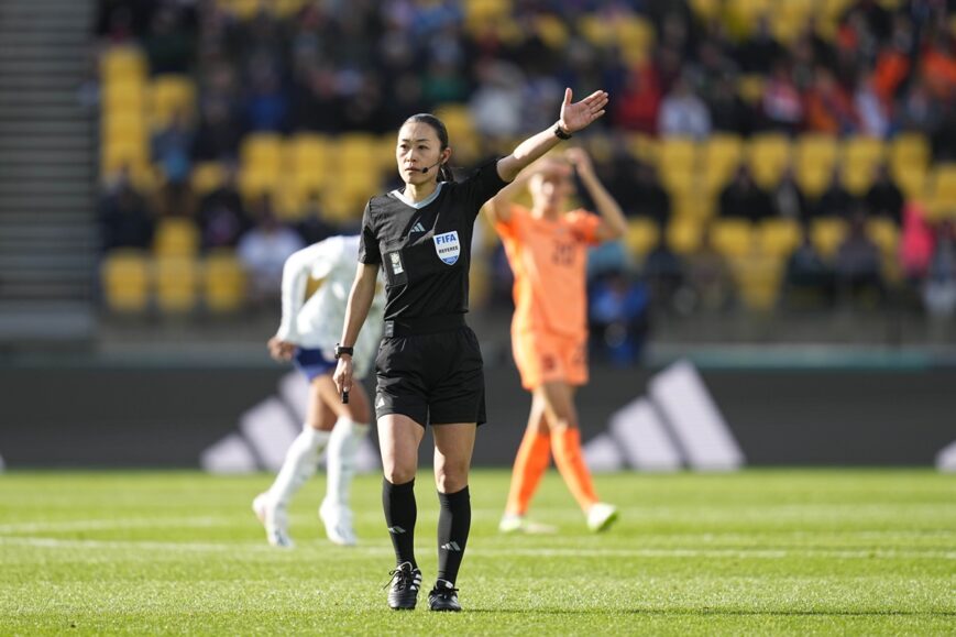 Foto: ‘Domper’ voor Oranje Leeuwinnen en Jonker