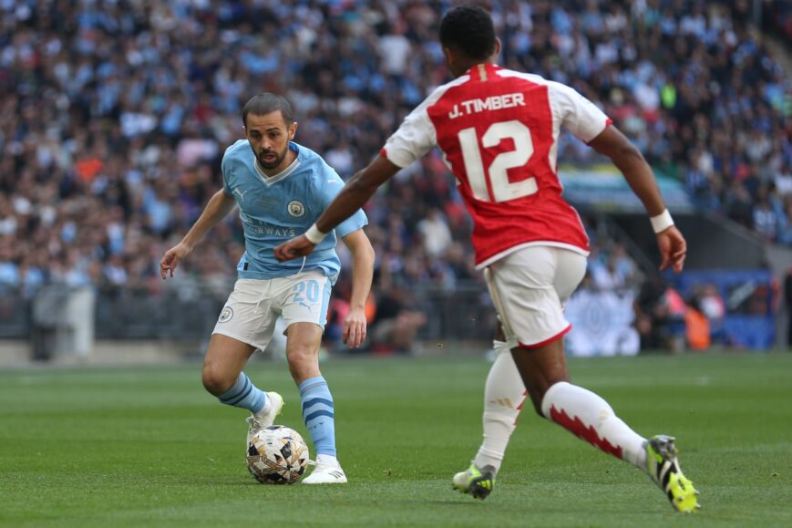 Foto: Timber debuteert gelijk met een prijs bij Arsenal na penalty’s