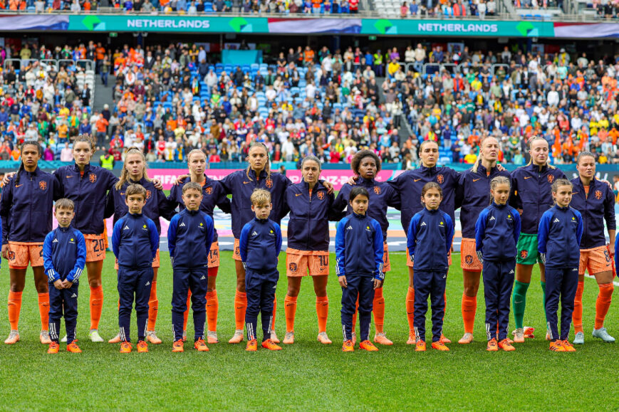 Foto: Oranje Leeuwinnen bedenken meesterplan à la Louis van Gaal