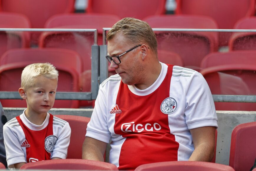 Foto: Huilende kinderen in ArenA: “Dit is zó triest”